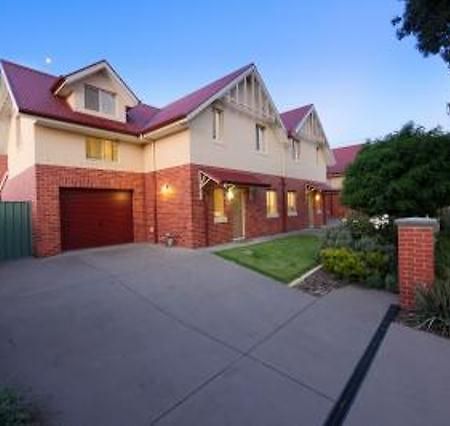 Albury Suites - Schubach Street Экстерьер фото