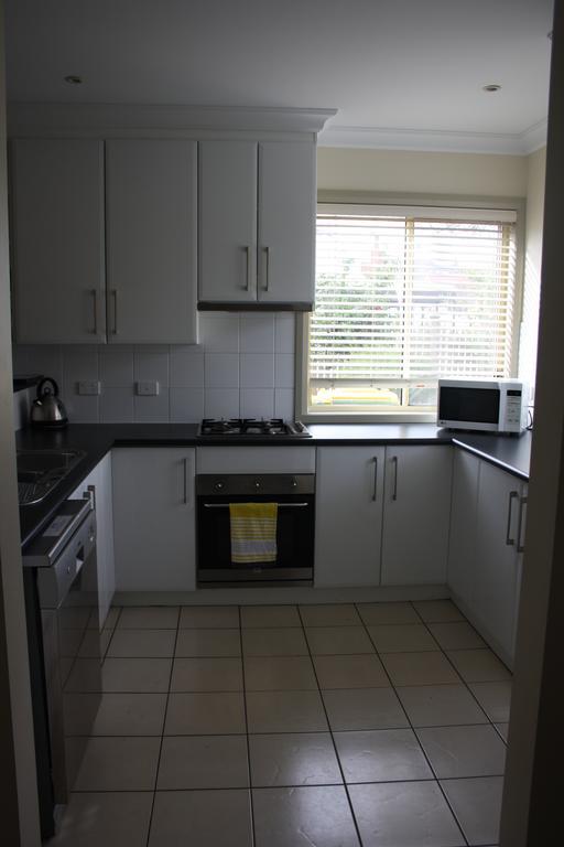 Albury Suites - Schubach Street Экстерьер фото